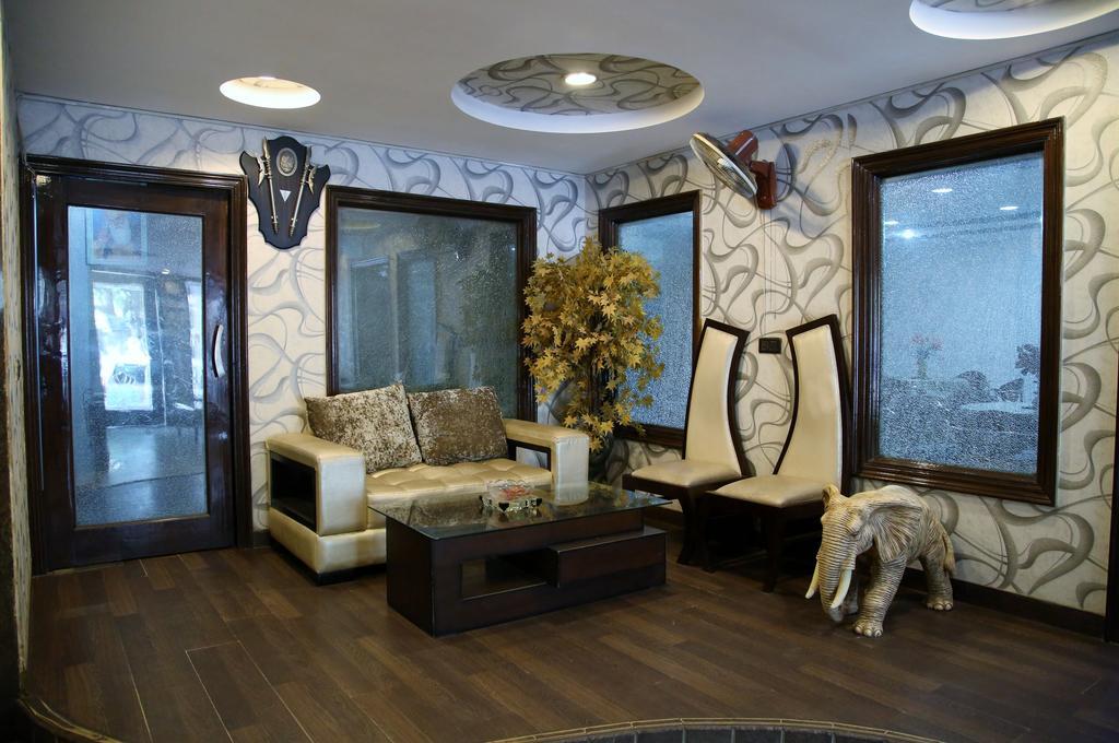 Hotel Ananda Delhi  Exteriör bild