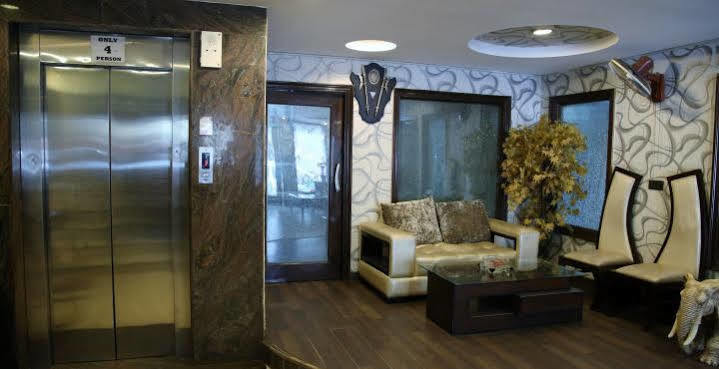 Hotel Ananda Delhi  Exteriör bild