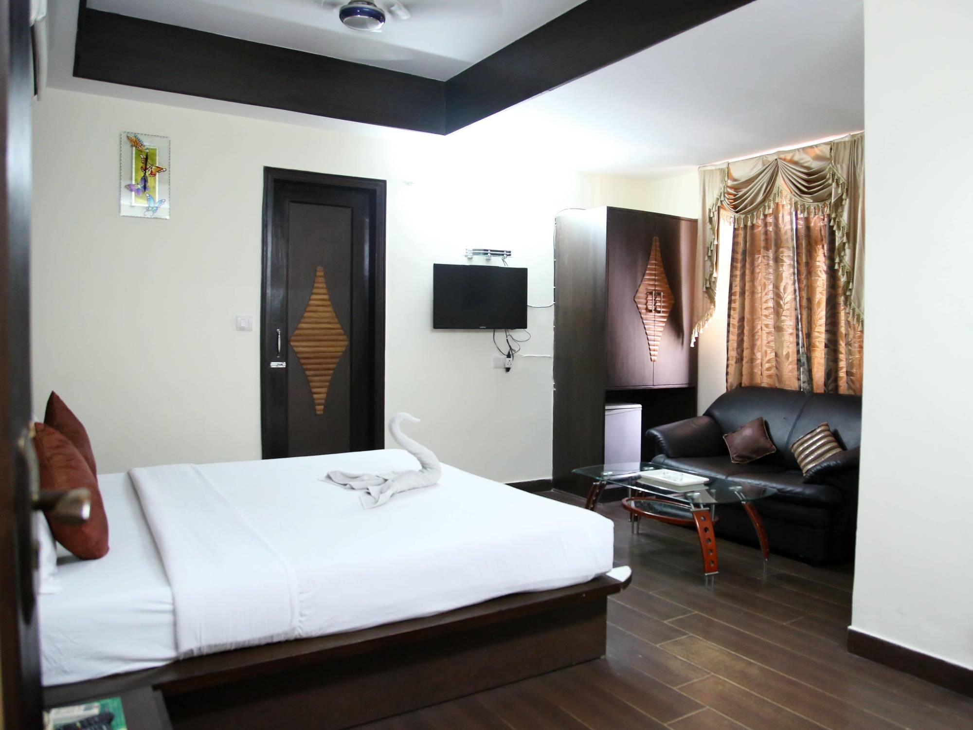 Hotel Ananda Delhi  Exteriör bild