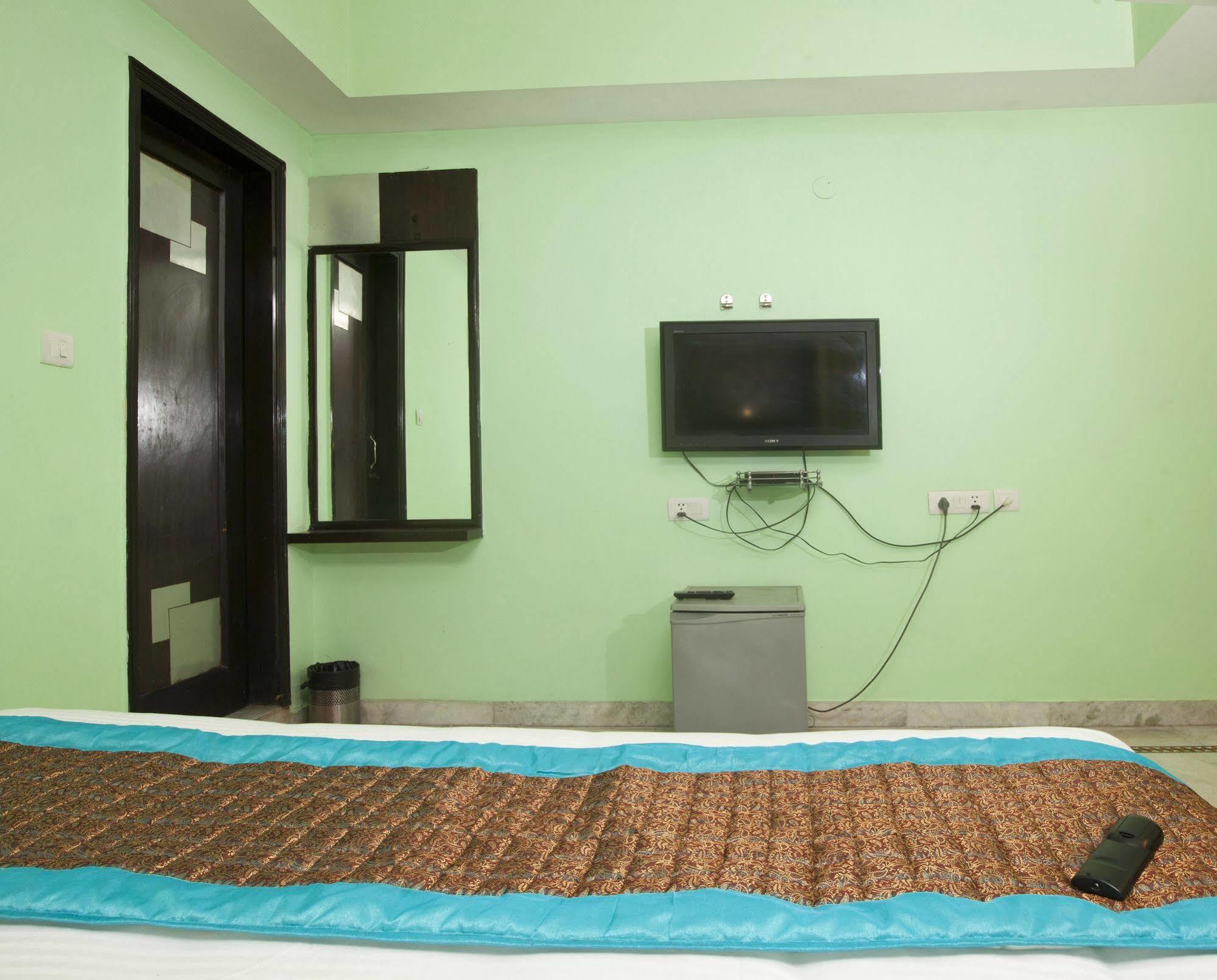 Hotel Ananda Delhi  Exteriör bild