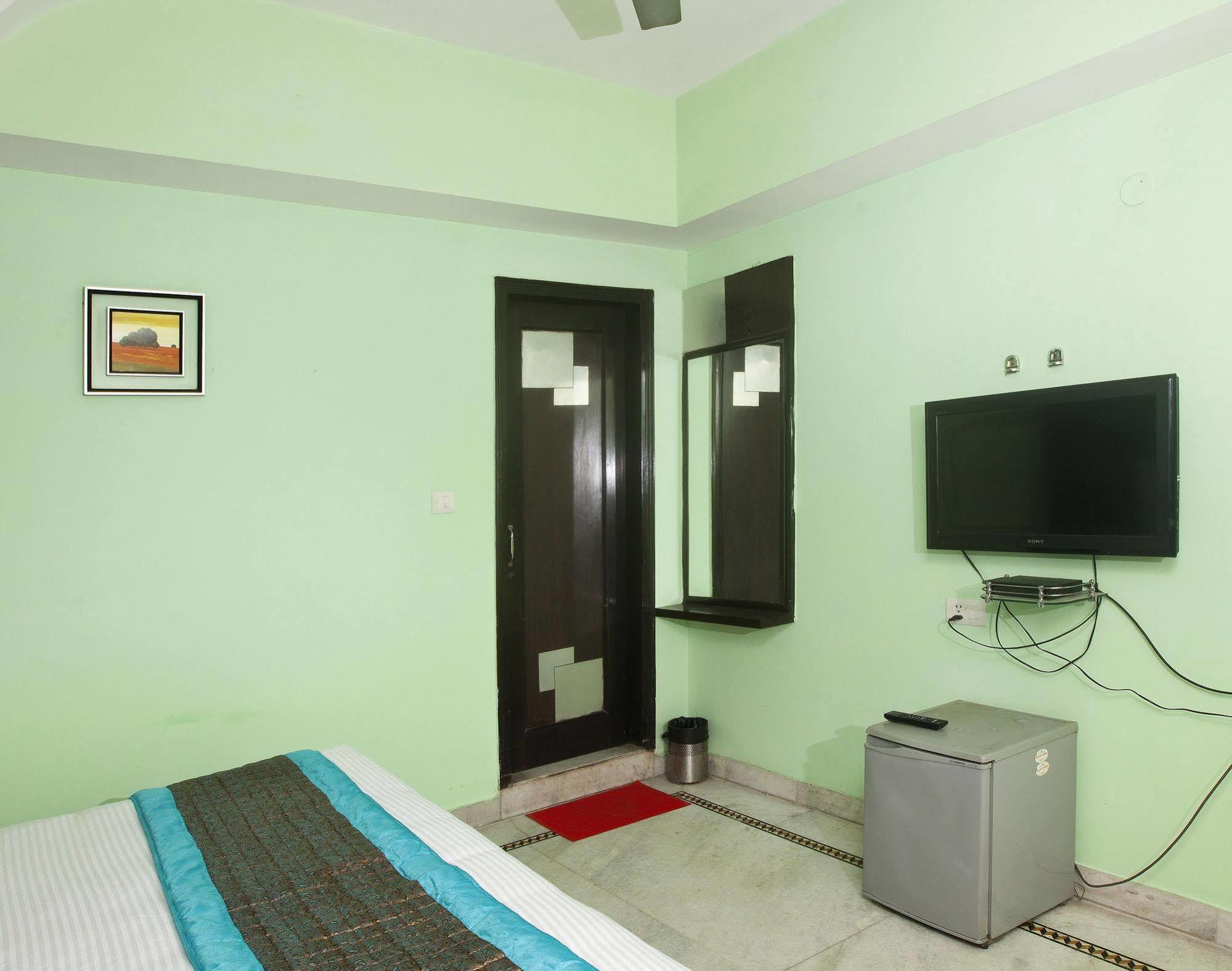 Hotel Ananda Delhi  Exteriör bild