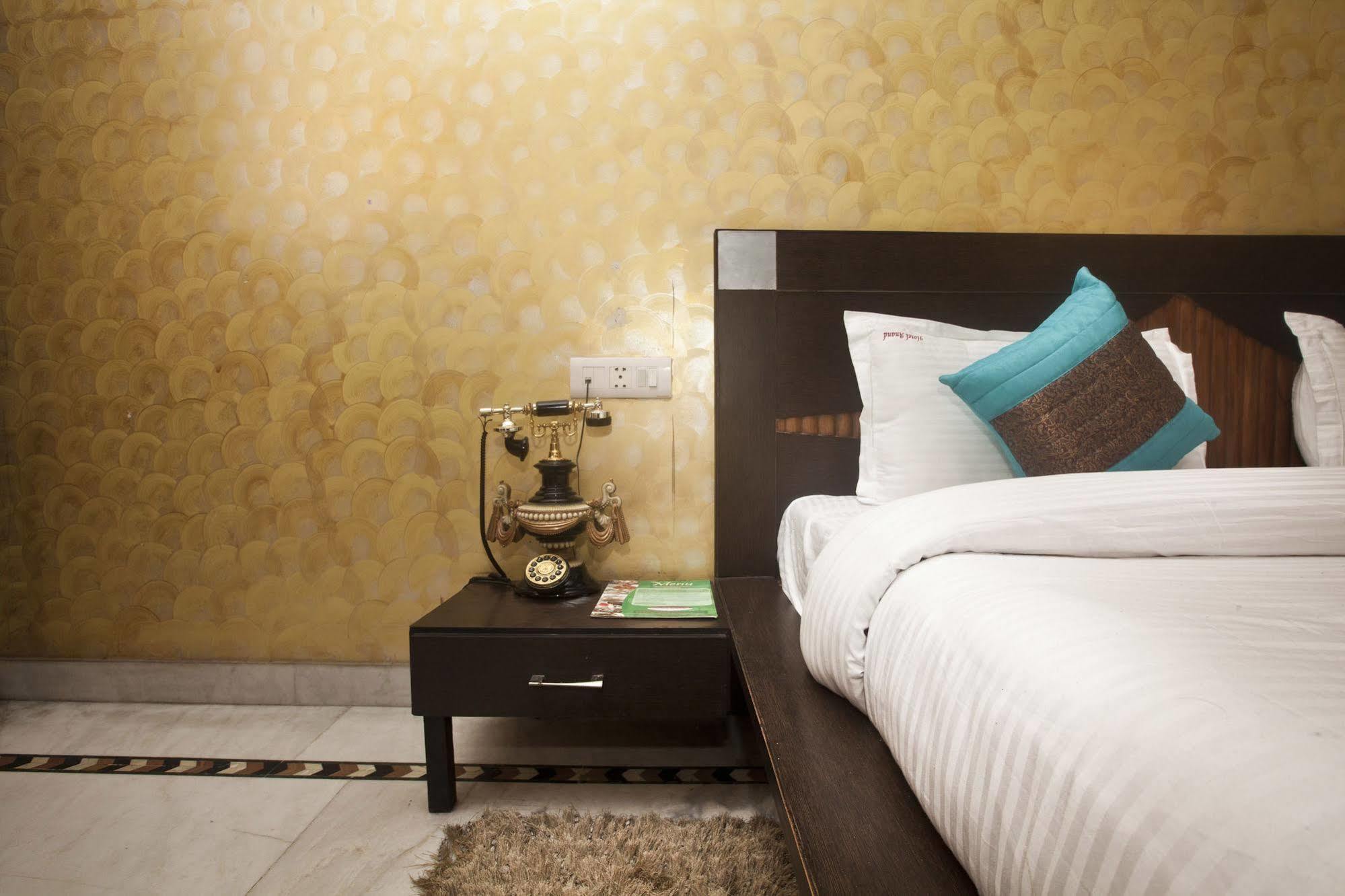 Hotel Ananda Delhi  Exteriör bild