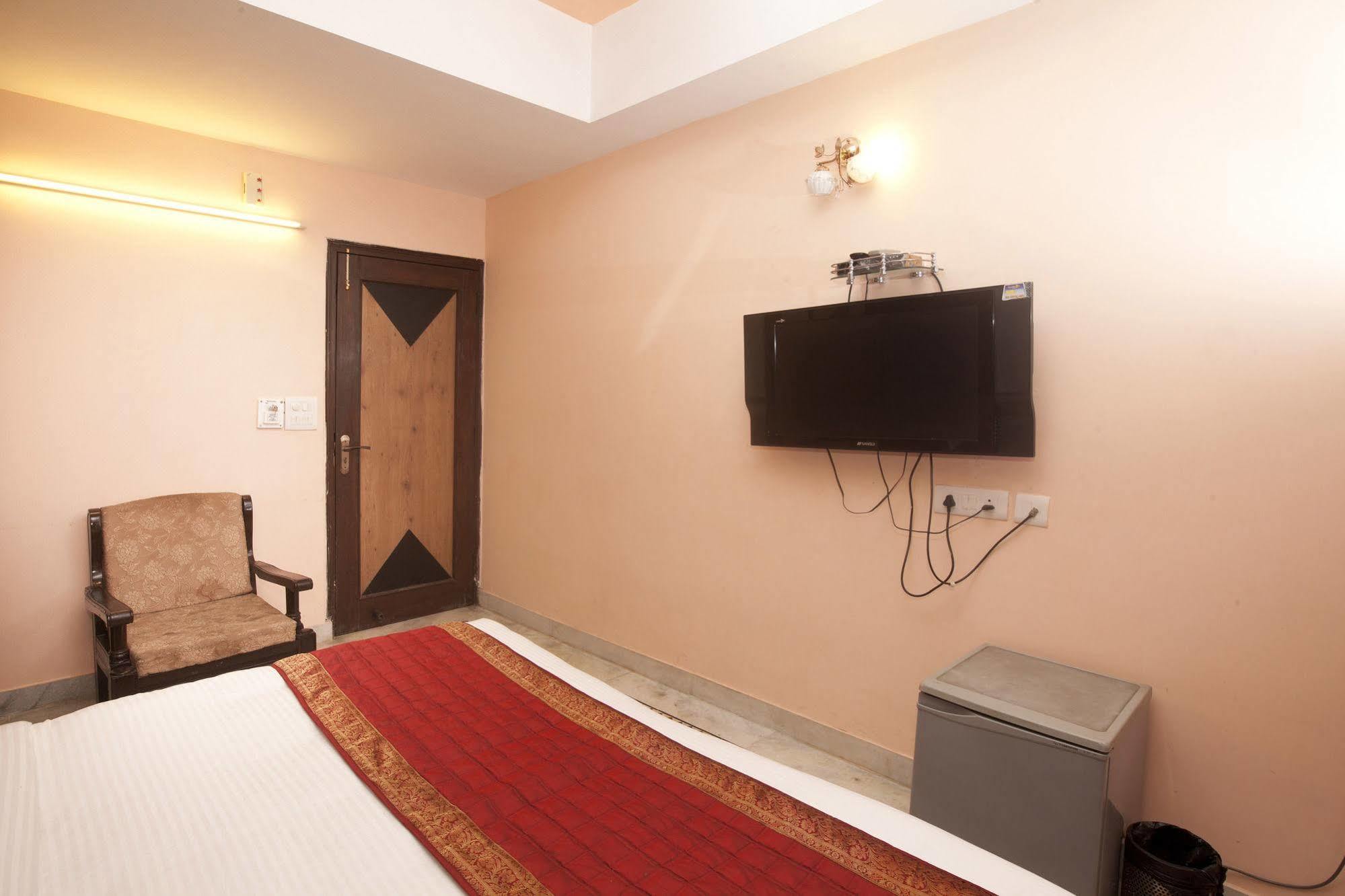 Hotel Ananda Delhi  Exteriör bild