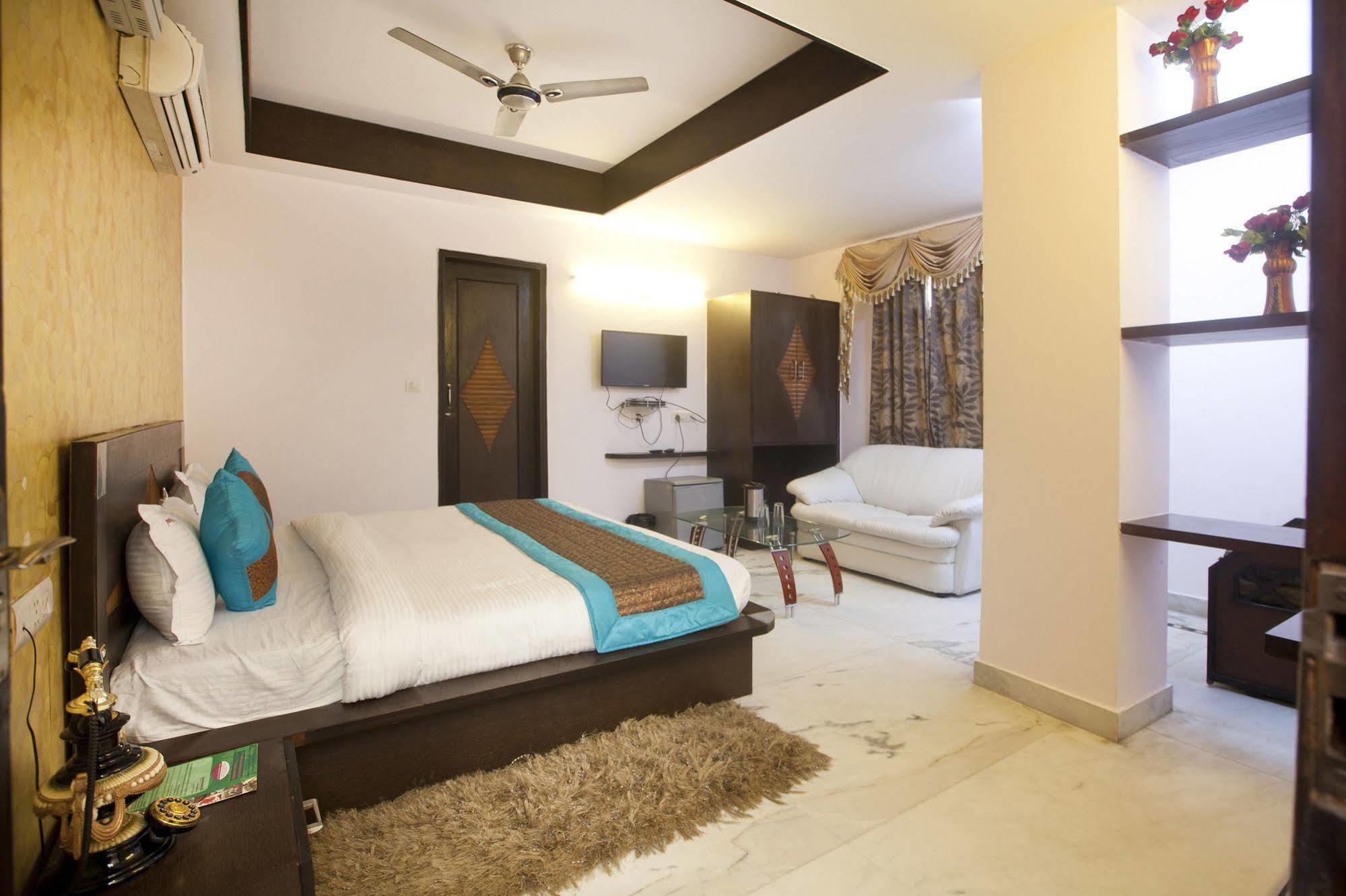Hotel Ananda Delhi  Exteriör bild