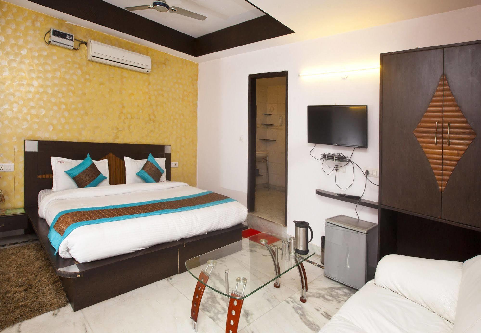 Hotel Ananda Delhi  Exteriör bild