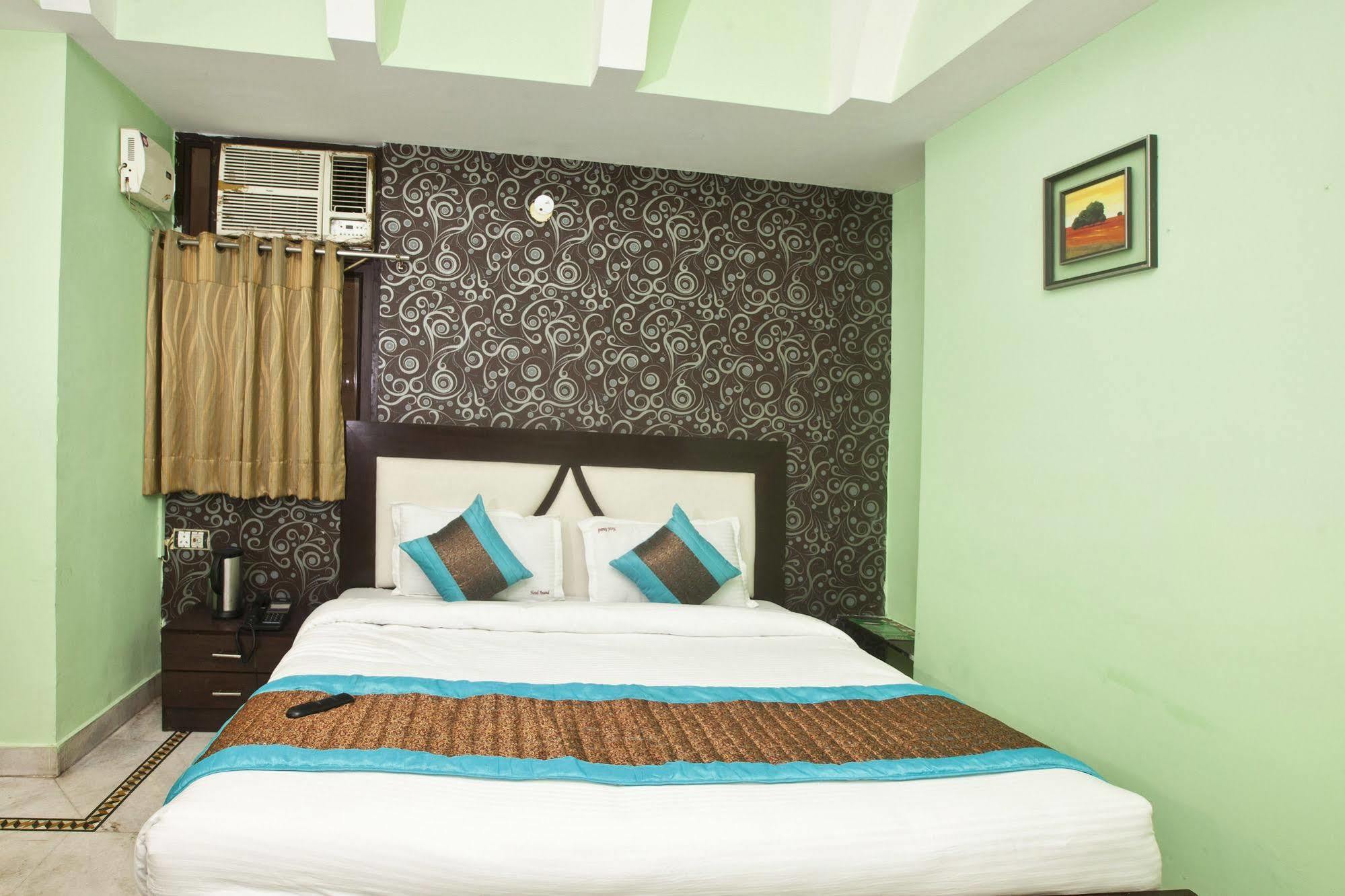 Hotel Ananda Delhi  Exteriör bild
