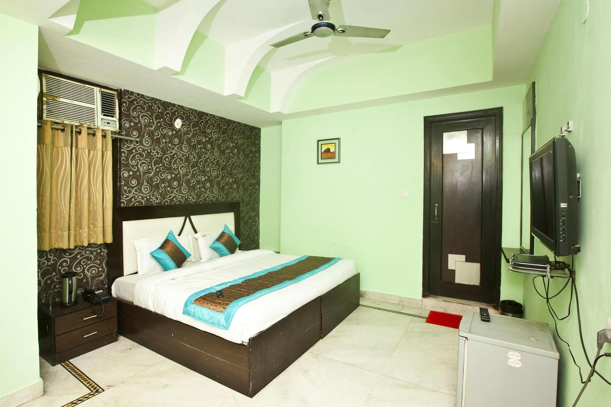Hotel Ananda Delhi  Exteriör bild