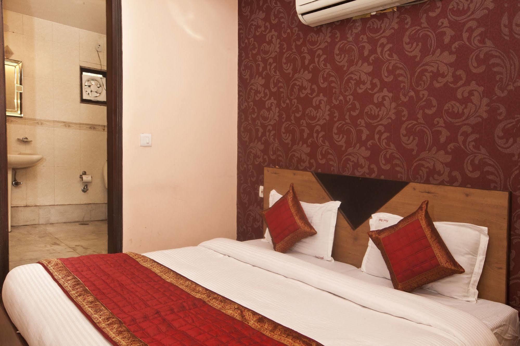 Hotel Ananda Delhi  Exteriör bild