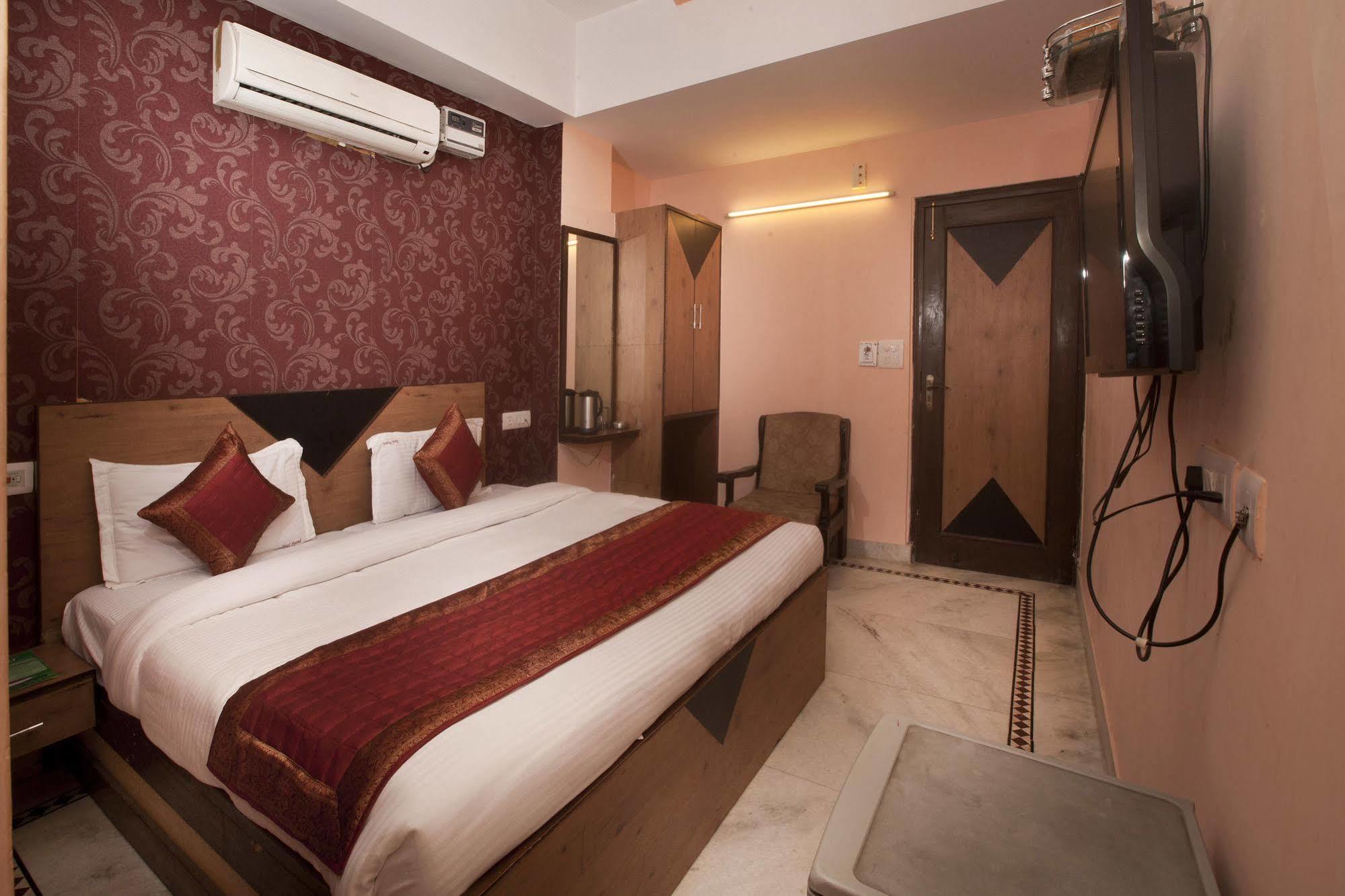 Hotel Ananda Delhi  Exteriör bild