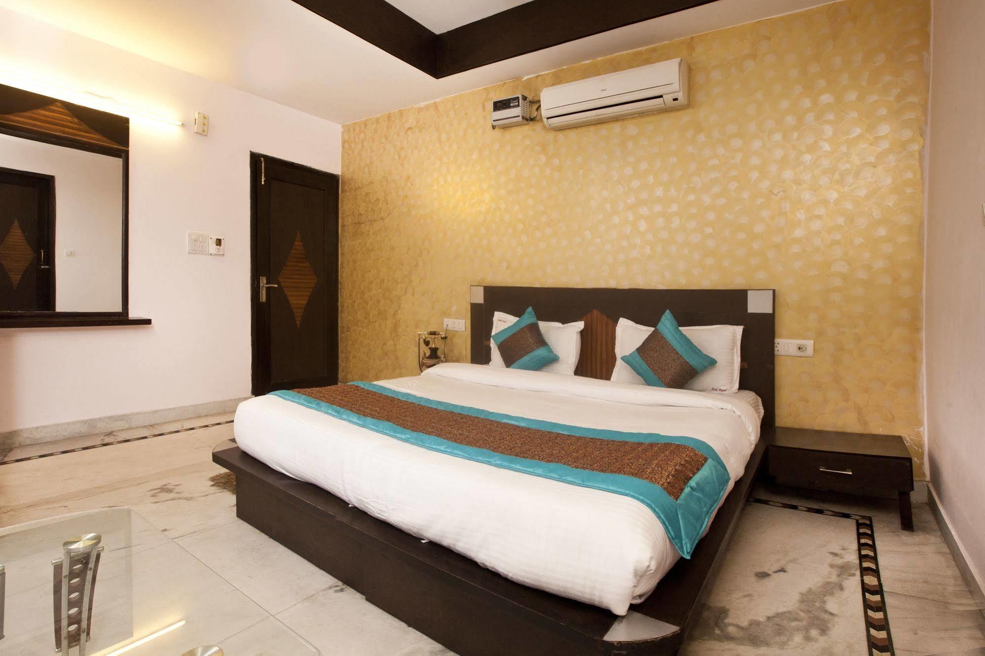 Hotel Ananda Delhi  Exteriör bild
