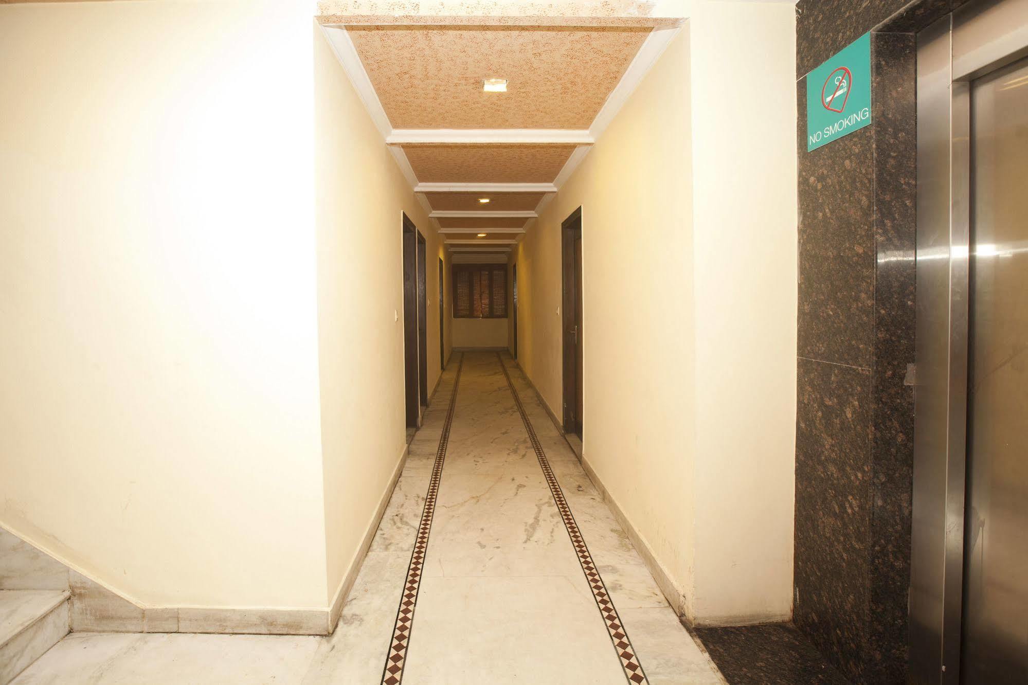 Hotel Ananda Delhi  Exteriör bild